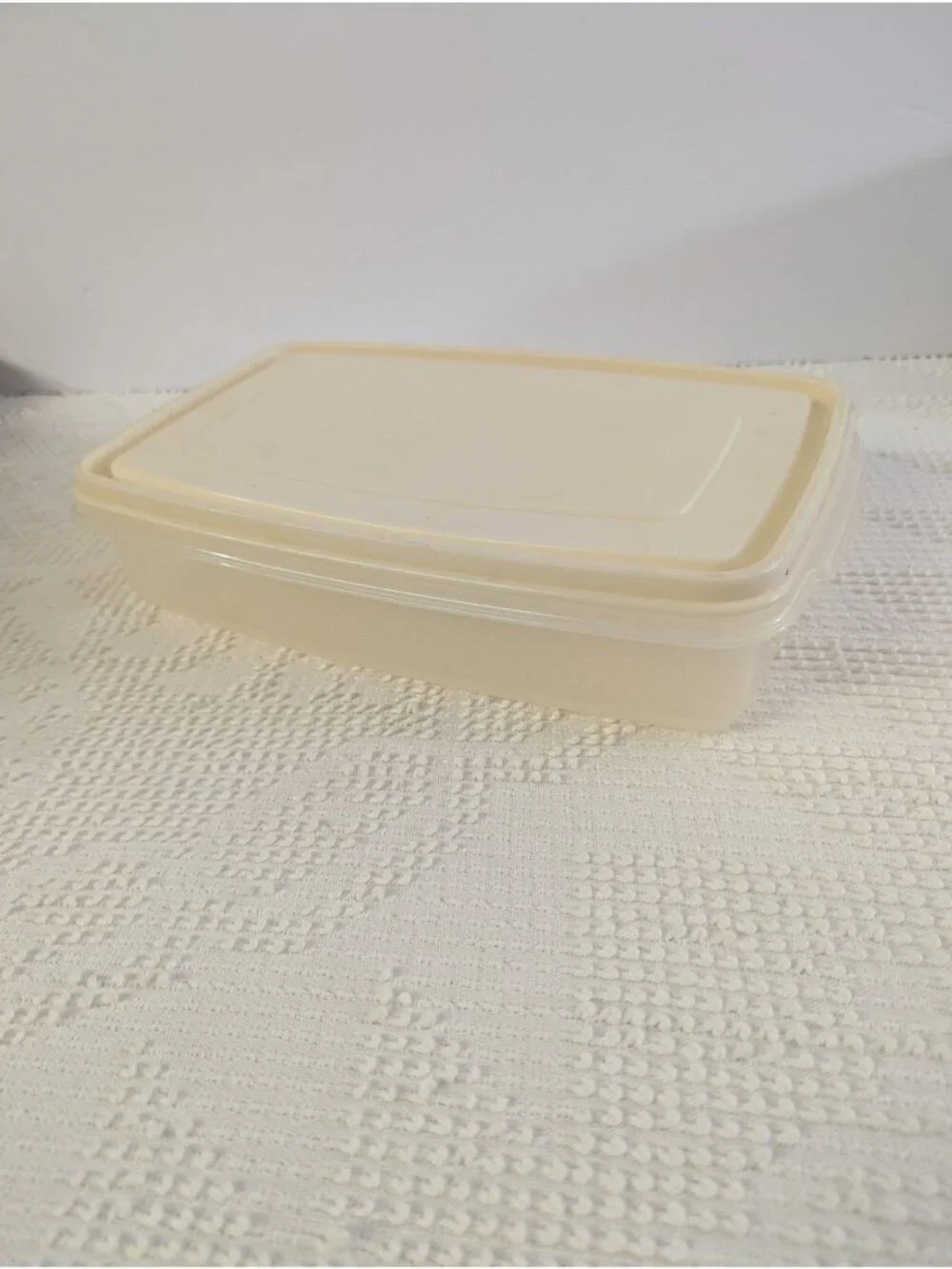 Rubbermaid Servin' Saver #6 Storage Container Almond Lid Rectangle 7 Cups USA